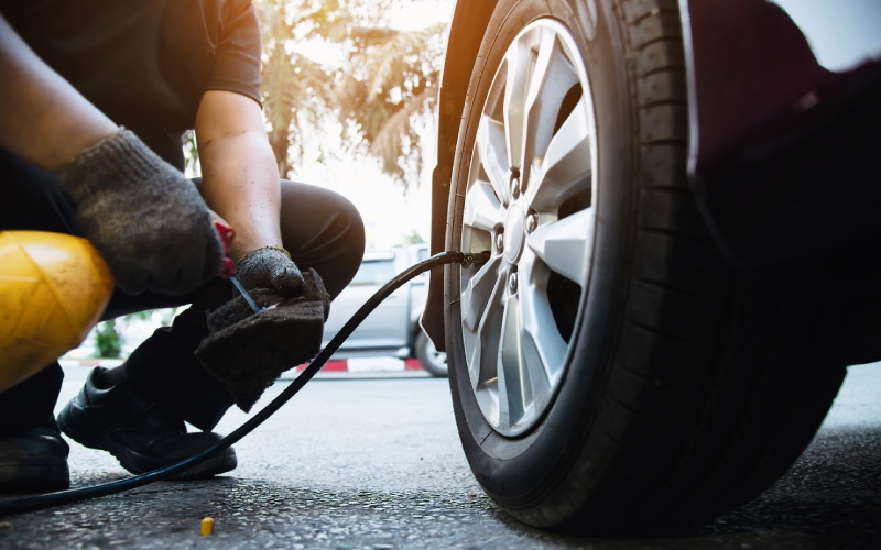 technician-is-inflate-car tire car maintenance service transportation safety concept